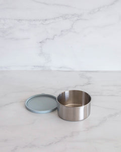 Stainless steel container with leakproof silicone lid for food storage. Perfect for storing yoghurt, nuts & fruit