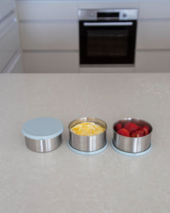 Stainless steel container with leakproof silicone lid for food storage. Perfect for storing yoghurt, nuts & fruit