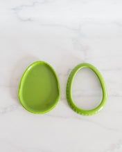 Load image into Gallery viewer, Silicone avocado saver pod with flexible lid designed to keep cut avocados fresh and prevent browning