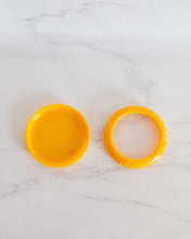 Load image into Gallery viewer, Silicone lemon saver pod with flexible lid designed to keep cut lemons fresh and prevent drying