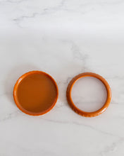 Load image into Gallery viewer, Silicone onion saver pod with flexible lid designed to keep cut onions fresh and prevent drying