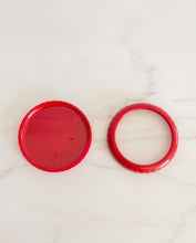 Load image into Gallery viewer, Silicone tomato saver pod with flexible lid designed to keep cut tomatoes fresh and prevent drying