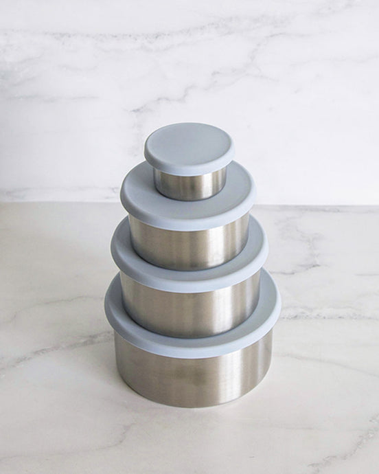 Stainless steel container set with leakproof silicone lid for food storage. Set of 4 containers ranging from small to large. Perfect for storing nuts, seeds, fruit, snacks & leftovers