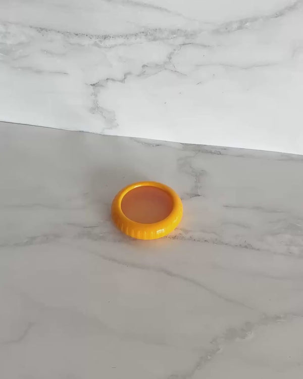Silicone lemon saver pod with flexible lid designed to keep cut lemons fresh and prevent drying