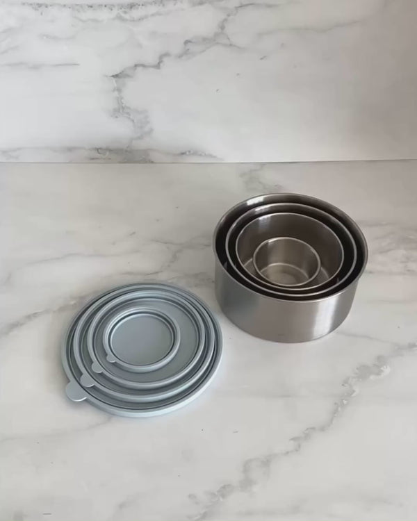 Stainless steel container set with leakproof silicone lid for food storage. Set of 4 containers ranging from small to large. Perfect for storing nuts, seeds, fruit, snacks & leftovers