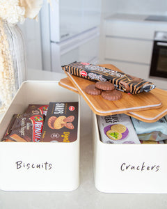 Biscuit and cracker container set sealed with bamboo lid and silicone seal, used to store biscuits, crackers, and bread